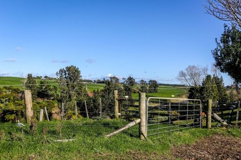 Photo of property in 1119 Main Road North, Onaero, Urenui, 4383