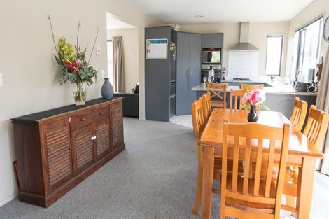 Photo of property in 5 Kaweka Close, Aotea, Porirua, 5024