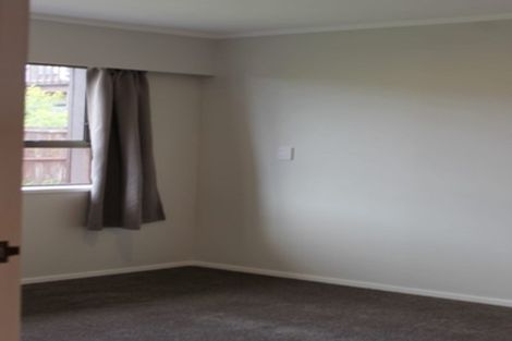 Photo of property in 2/33 Tyrian Close, Half Moon Bay, Auckland, 2012