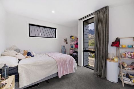 Photo of property in 4 Lauder Street, Lake Hayes, Queenstown, 9304