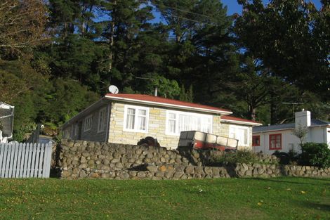 Photo of property in 90 Hine Road, Wainuiomata, Lower Hutt, 5014