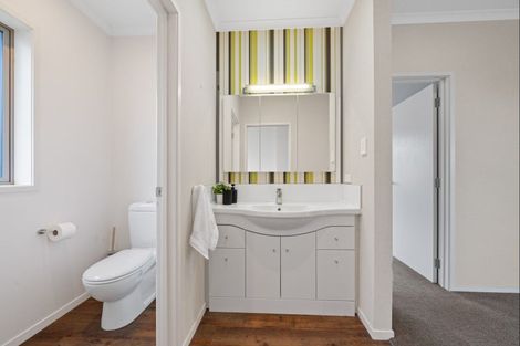 Photo of property in 5b Tupuhi Place, Highlands Park, New Plymouth, 4312