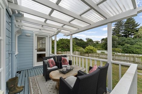 Photo of property in 11 Tilley Road, Paekakariki, 5034
