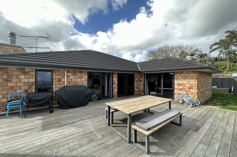Photo of property in 13 Ripple Grove, Waiuku, 2123