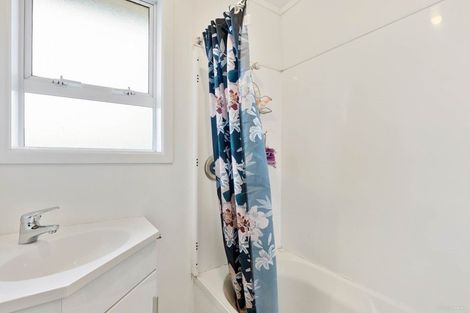 Photo of property in 42 Arimu Road, Papakura, 2110