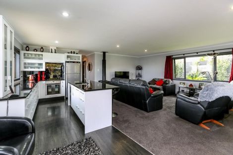 Photo of property in 15a Carthew Street, Okato, 4335