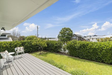Photo of property in 3a Harding Avenue, Te Atatu South, Auckland, 0610