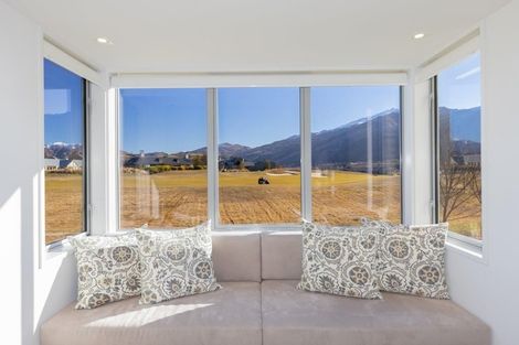 Photo of property in 15 Ayrburn Ridge, Arrowtown, Queenstown, 9371
