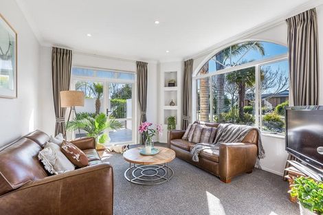 Photo of property in 32 Sunny Crescent, Huapai, Kumeu, 0810