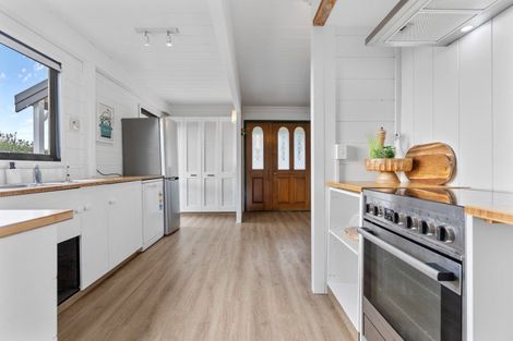 Photo of property in 71 Heta Road, Highlands Park, New Plymouth, 4312