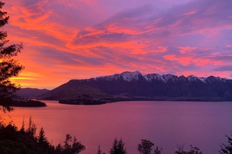 Photo of property in 34 Mckerrow Place, Sunshine Bay, Queenstown, 9300