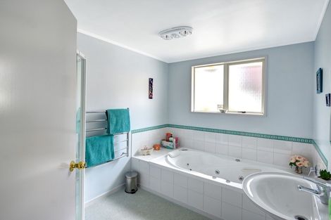 Photo of property in 16 Silverstream Drive, Mosgiel, 9024