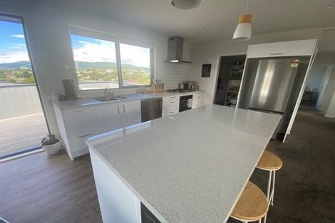 Photo of property in 115 Queens Road, Waikanae Beach, Waikanae, 5036