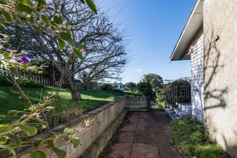 Photo of property in 15 Camelot Place, Glenfield, Auckland, 0629
