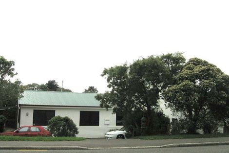 Photo of property in 33 Horokiwi Road West, Newlands, Wellington, 6037