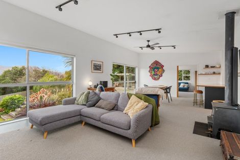 Photo of property in 35 Waikana Street, Broad Bay, Dunedin, 9014