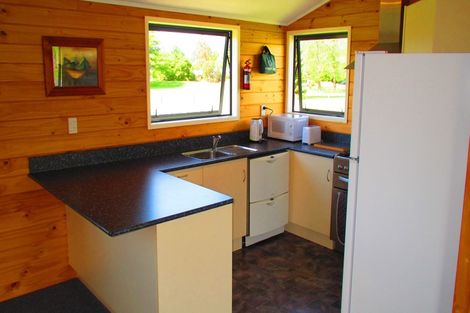 Photo of property in 2 Muriwai Drive, Manapouri, 9679