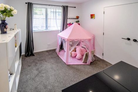 Photo of property in 6b Clerke Place, Marfell, New Plymouth, 4310