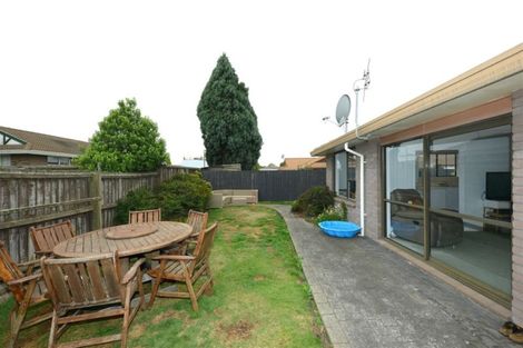 Photo of property in 2/5 Peebles Drive, Hei Hei, Christchurch, 8042