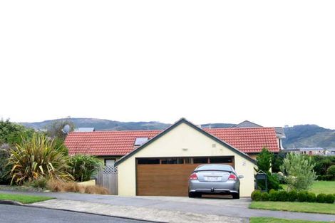 Photo of property in 28 Birkinshaw Grove, Riverstone Terraces, Upper Hutt, 5018