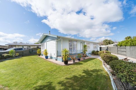 Photo of property in 8 Forbes Place, Kelvin Grove, Palmerston North, 4414