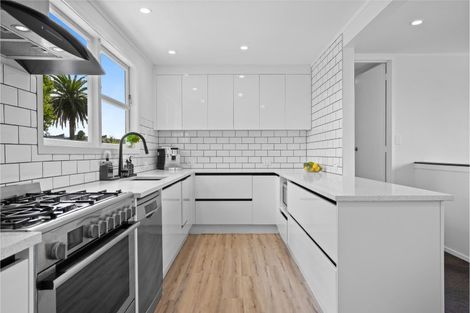 Photo of property in 20 Great North Road, Riverhead, 0820