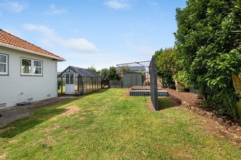 Photo of property in 4 Holford Street, Westown, New Plymouth, 4310