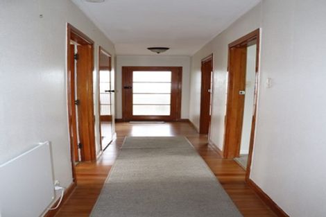 Photo of property in 545 Glenfield Road, Glenfield, Auckland, 0629