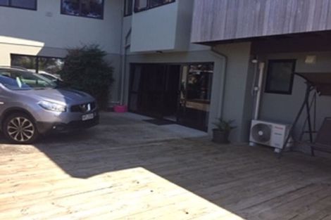 Photo of property in 8 Glen Vista Place, Bayview, Auckland, 0629