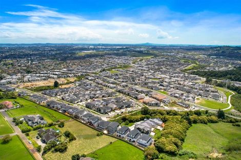 Photo of property in 1 Pae Lane, Flat Bush, Auckland, 2019