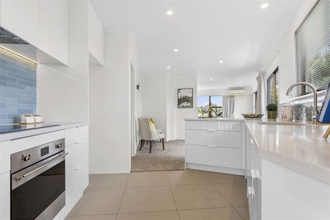 Photo of property in 2/44 Becroft Drive, Forrest Hill, Auckland, 0620