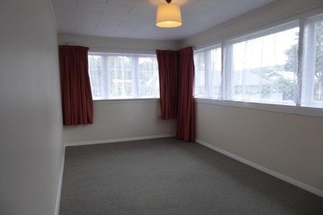 Photo of property in 22 Saint Albans Grove, Woburn, Lower Hutt, 5010