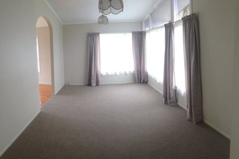 Photo of property in 8 Lantana Road, Green Bay, Auckland, 0604