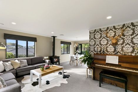 Photo of property in 19 Erlestoke Crescent, Churton Park, Wellington, 6037