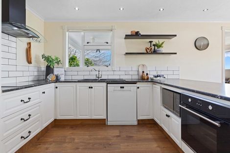 Photo of property in 41 Dingadee Street, Welcome Bay, Tauranga, 3112