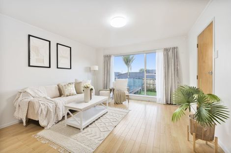 Photo of property in 2/43 Rimu Street, New Lynn, Auckland, 0600