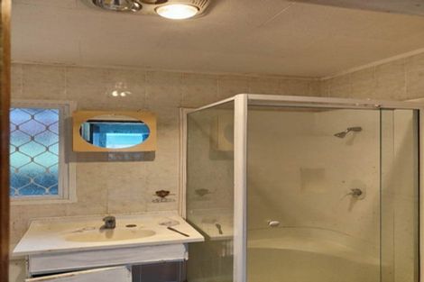 Photo of property in 15 Bundena Place, Clendon Park, Auckland, 2103