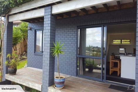 Photo of property in 2/813 East Coast Road, Northcross, Auckland, 0630