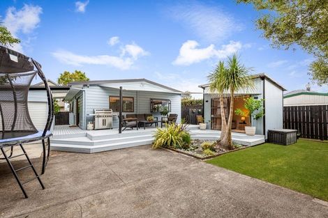 Photo of property in 2/9 London Street, Te Atatu Peninsula, Auckland, 0610