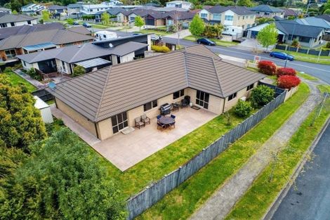 Photo of property in 15 Murray Becroft Avenue, Henderson Valley, Auckland, 0612