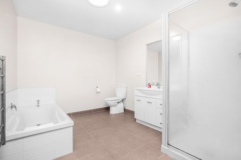 Photo of property in 98 Popokatea Drive, Takanini, 2112