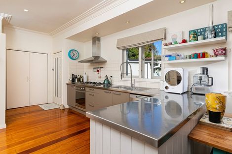 Photo of property in 1/27 Summer Street, Stanley Point, Auckland, 0624