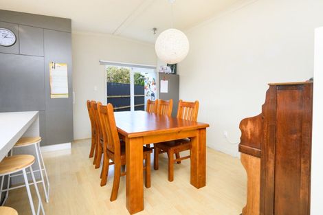 Photo of property in 12 Kent Crescent, Awapuni, Palmerston North, 4412