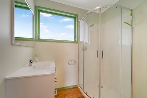 Photo of property in 2/7 Windermere Crescent, Blockhouse Bay, Auckland, 0600