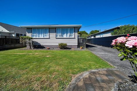 Photo of property in 9 Manawapou Road, Hawera, 4610