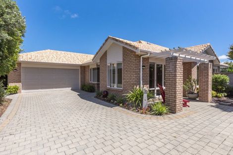 Photo of property in 12 Regent Drive, Paraparaumu Beach, Paraparaumu, 5032
