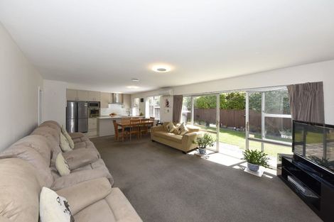 Photo of property in 33 Montclare Avenue, Avonhead, Christchurch, 8042