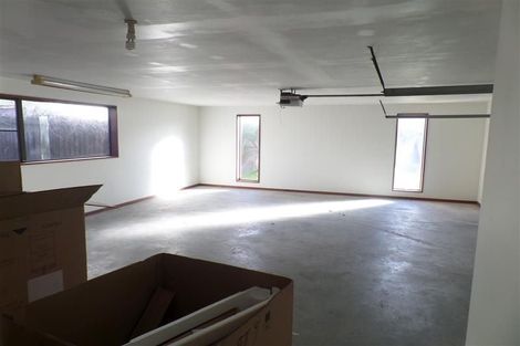 Photo of property in 5 Broadfell Avenue, Avonhead, Christchurch, 8042