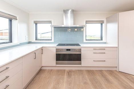 Photo of property in 32 Tirimoana Place, Otamatea, Whanganui, 4501