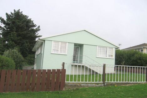 Photo of property in 33 Beauzami Crescent, Ascot Park, Porirua, 5024